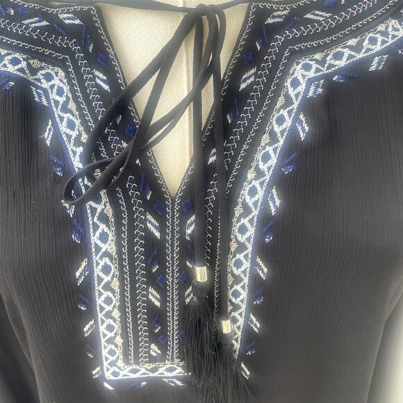 White House Black Market High/Low Embroidered Black Blouse Sz 4 - Picture 2 of 8